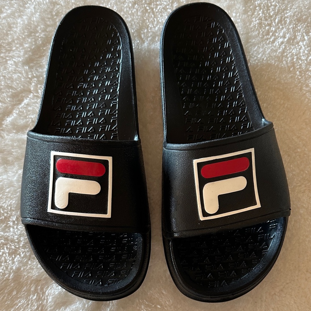 Fila slides